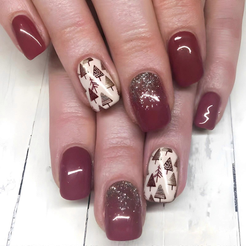 24 Pcs Glittering Artificial Nail Christmas False Nail Full Cover Stick on Nail Short Square Press On Nail for Woman