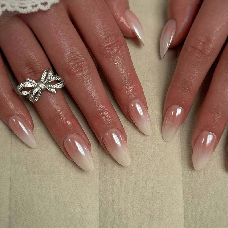 Stylish Artificial Nail French Gradient Stick ons Medium Almond Stick on Nail Full Cover Press on Nail Manicure Nail Art