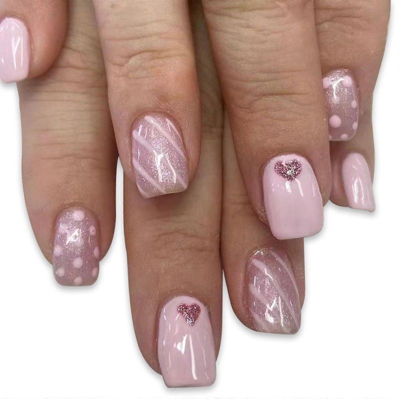 Valentine's Day Stick on Nail 24pcs Glittering Heart False Nail Press on Nail Easy To Apply Party Wear Nail Accesories